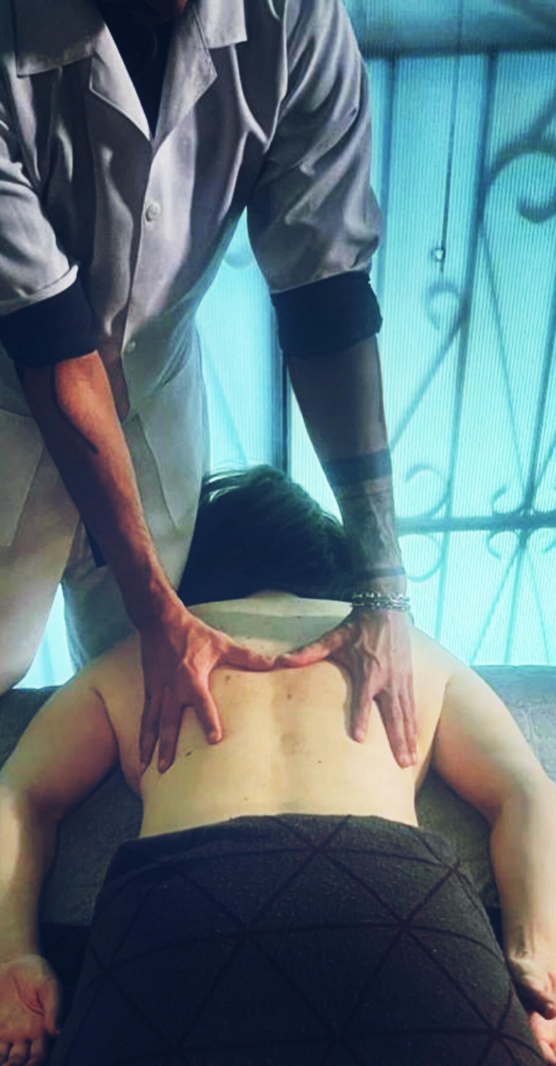 Massage relaxant: Lorsque quelqu'un utilise le mot massage, il s'agit normalement de celui-ci. c'est sûrement le bon. N'y pensez pas trop.Vas-y! 60min=110,00 90min=150,00